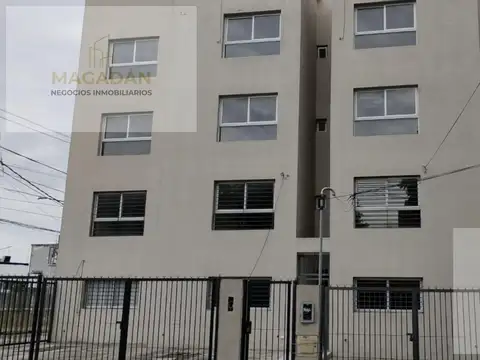 VENTA - Edificio en cuatro plantas - Departamento monoambiente - Cuidadela
