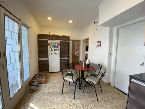 CASA EN VENTA DE 5 AMB .