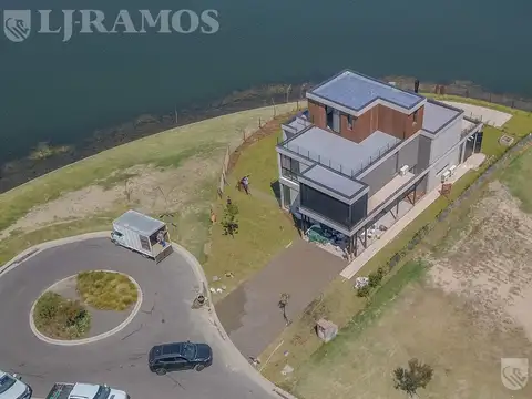 Casa 7 ambientes con 3 baños