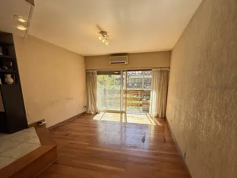 DEPARTAMENTO EN VENTA DE 4 AMBIENTES CON DEPENDENCIA Y COCHERA FIJA EN PARQUE CENTENARIO CATEGORIA