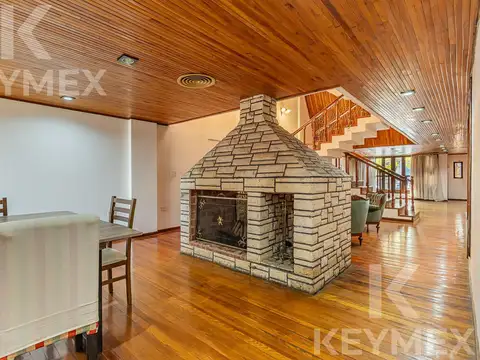 Casa en Alquiler con 5 cocheras