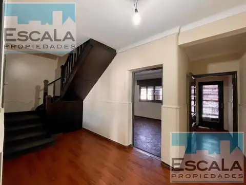 Casa 6 ambientes con 2 baños