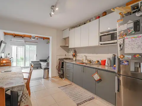 Duplex de 3 ambientes en venta de Ciudad Evita con cochera