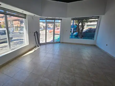 Local en Alquiler en Pompeya, USD 800