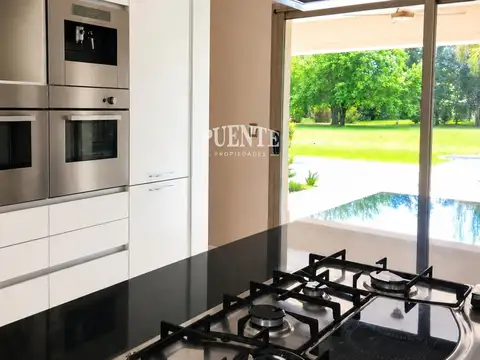 Casa 6 ambientes con 3 baños