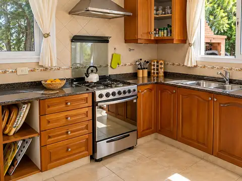 Casa en Venta con 3 cocheras