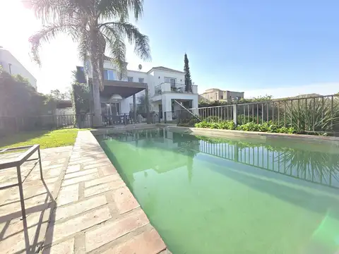Casa en alquiler temporario en Las Liebres 3 dormitorios y pileta