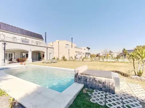 VENTA CASA 3 AMBIENTES EN BARRIO SANTO DOMINGO