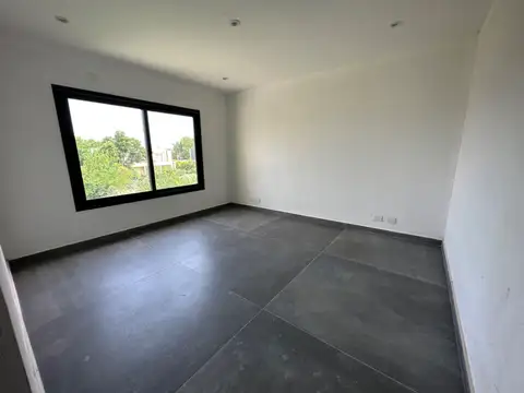 Casa en Venta con 5 cocheras