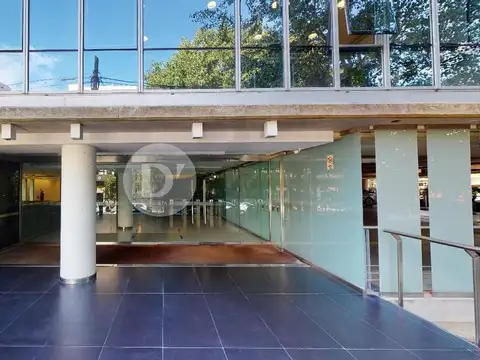 Oficina en Alquiler con 8 cocheras