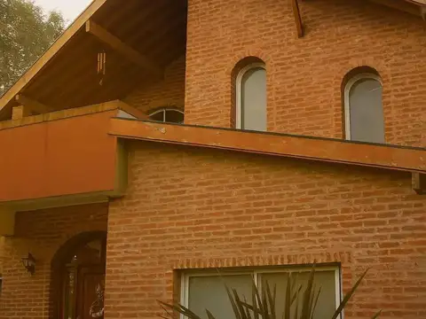 Casa en Venta con 2 cocheras
