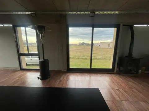 Casa en Alquiler con 2 cocheras