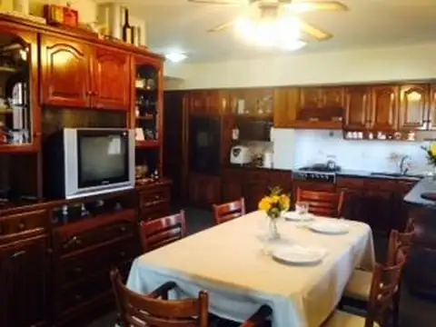 Casa en Venta en Bernal, USD 550.000