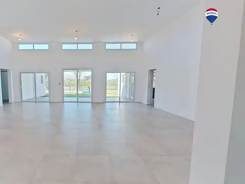 Casa en Venta con 2 cocheras