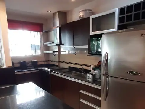 Excelente departamento de dos ambientes con Balcón al frente.