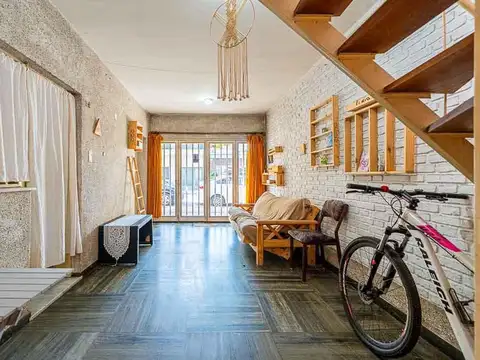 Casa en venta 3 dormitorios, dos baño, cochera, patio en Rosario - Luis Agote