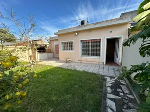 CASA EN VENTA 4 AMB + DEPTO 2 AMB JARDIN V. MAIPU