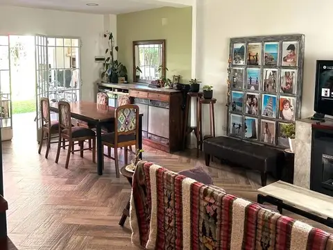 Depto Tipo Casa en Venta de 5 ambientes
