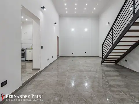 Excelente local a la calle de dos plantas, sin expensas