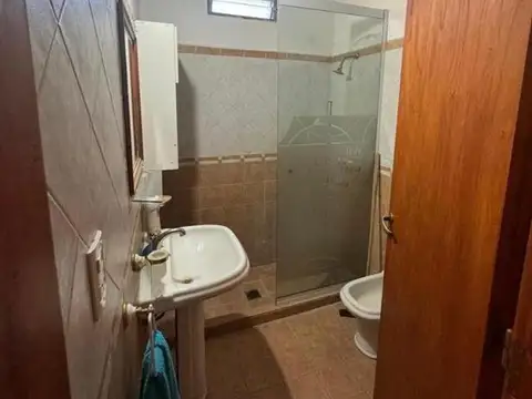 Casa 2 ambientes con 1 baño