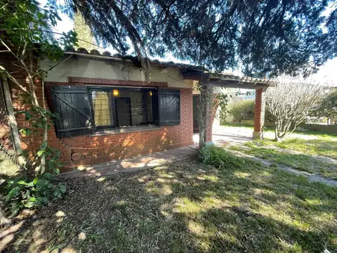 Casa - Venta - Argentina, Manuel B Gonnet - Camino Belgrano e/ 487 y 488