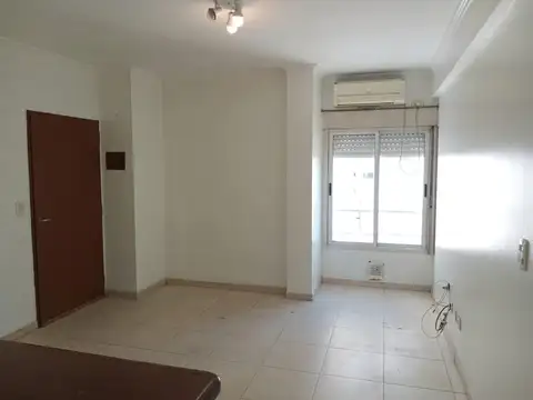 Departamento en Alquiler en Monte Castro, $ 560.000