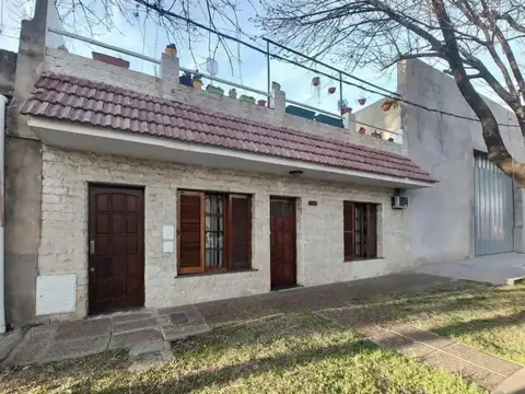 CASA DOS DORMITORIOS PILETA QUINCHO NAVARRO 6700 BARRIO BELGRANO ROSARIO