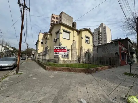 VENTA DE CASA CON DEPTO DOBLE GARAGE QUILMES