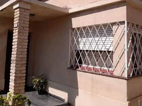 Casa centrica en buen estado 