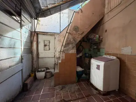 VENTA CASA AL FRENTE (EN PH) BARRIO ABASTO