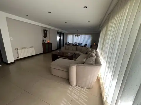 ESPLENDIDA CASA NUEVA EN PUNTA MOGOTES