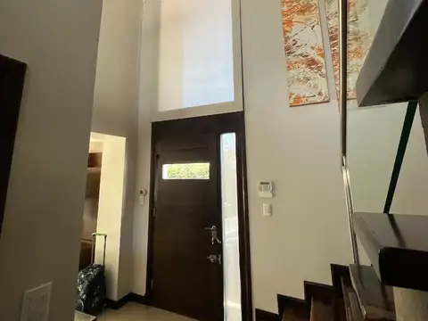 Casa en Venta con 4 cocheras
