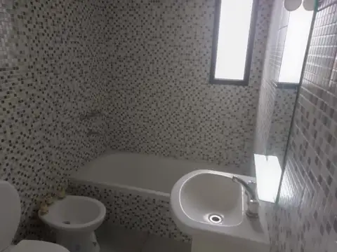 Amplio departamento de 3 ambientes con cochera en Microcentro San Miguel