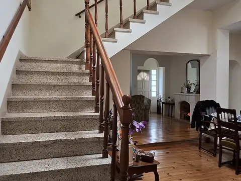 Casa 5 ambientes con 3 baños