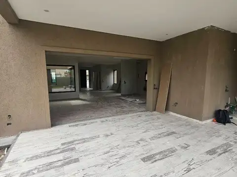 Casa 4 ambientes con 3 baños