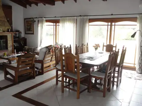 Casa 5 ambientes con 4 baños