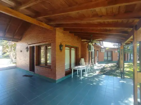 Casa 3 Dormitorios, en 1 planta, muy funcional, luminosa y amplio jardín ! Alquiler Anual Adelantado