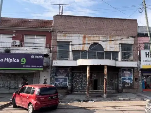 Edificio Comercial en Isidro Casanova