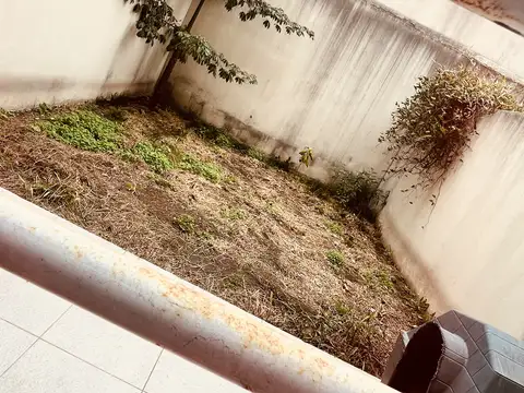 2 ambientes con patio y cochera