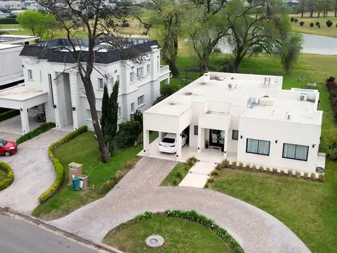 Casa 4 ambientes con 4 baños