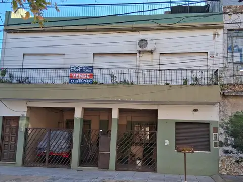 CASA 3 AMB EN 1ER PISO C/BALCON Y TERRAZA