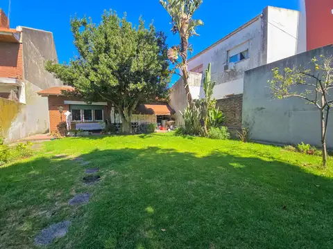 Chalet 5 amb.+ Departamento 2 amb. 433m2 - Tucumán y Roca