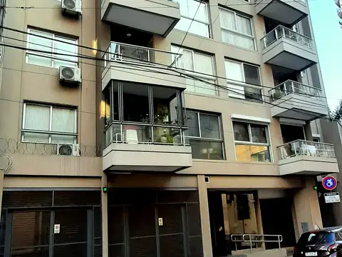 2 AMB. SUPERFICIE TOTAL 57 M2 AL CONTRAFRENTE CON BALCON TERRAZA, PARRILLA INDIVIDUAL Y COCHERA OPCIONAL, BERTRES Y JUAN B. ALBERDI (ALT. 700)