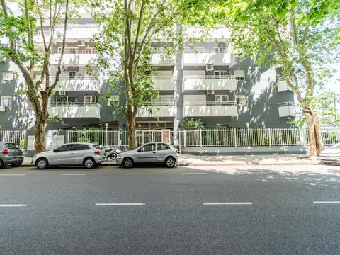 Luminoso departamento de dos ambientes en venta ubicado en Caballito sobre Av. Avellaneda.