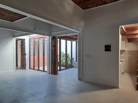 NO ES APTO CREDITO - Casa 4 ambientes totalmente remodelada en Villa Devoto