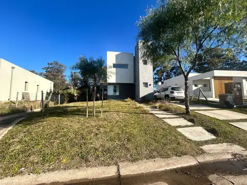 Casa  en Alquiler en Santa Elena, Pilar del Este, Pilar