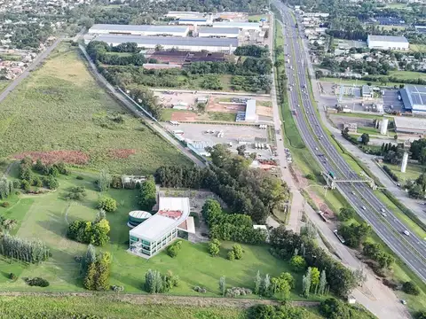 Excelente Inmueble industrial en Escobar. Panamericana km.53.