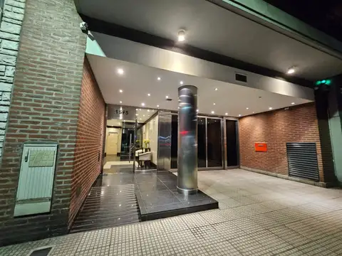 HERMOSO SEMIPISO AL FRENTE CON BALCON Y COCHERA EN PEDRO GOYENA