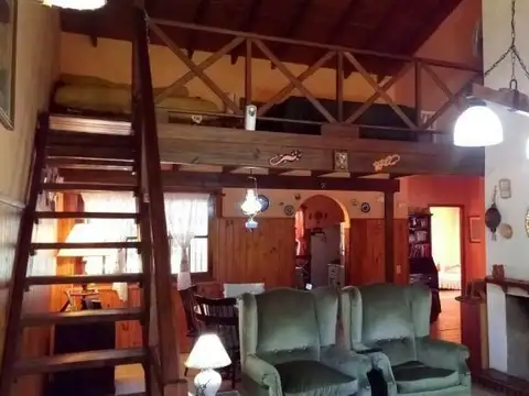 Casa 4 ambientes con 2 baños