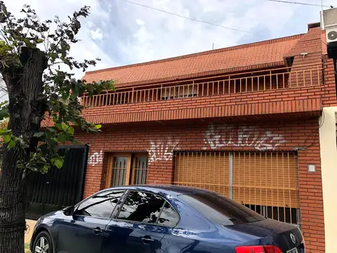 CASA EN VENTA SOBRE AVENIDA SAN MARTIN